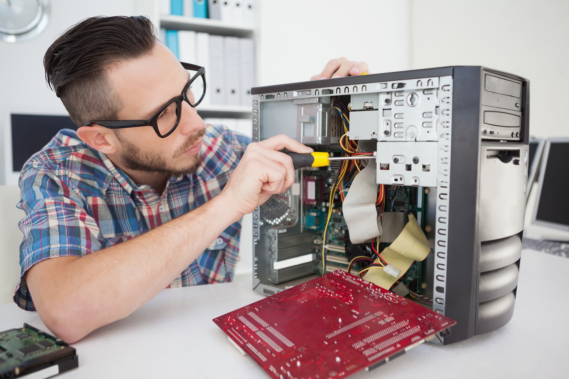 Some Amazing Benefits of Taking Computer Repair Services
