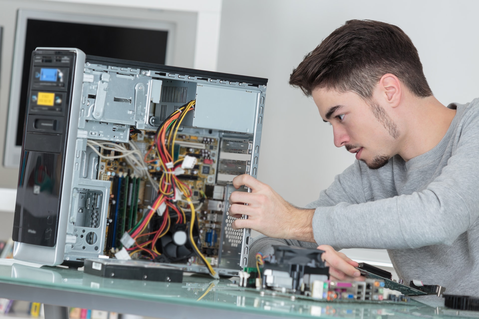 Planning To Repair Computer At Home Here Are Few Easy Tips